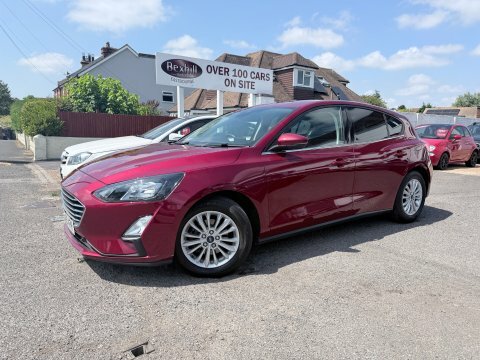 Ford Focus 1.0 Titanium Red