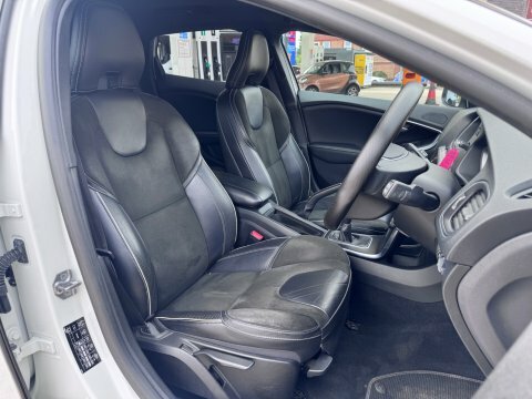 Volvo V40 D2 R-design Nav White #3
