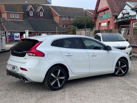 Volvo V40 D2 R-design Nav White #2