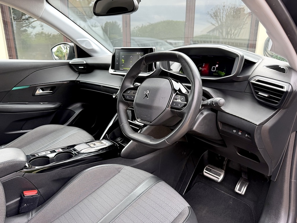 Peugeot 208 1.2 Puretech Active Premium Hatchback White #31