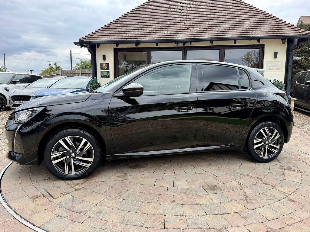 Peugeot 208 Puretech Allure Premium Black #5