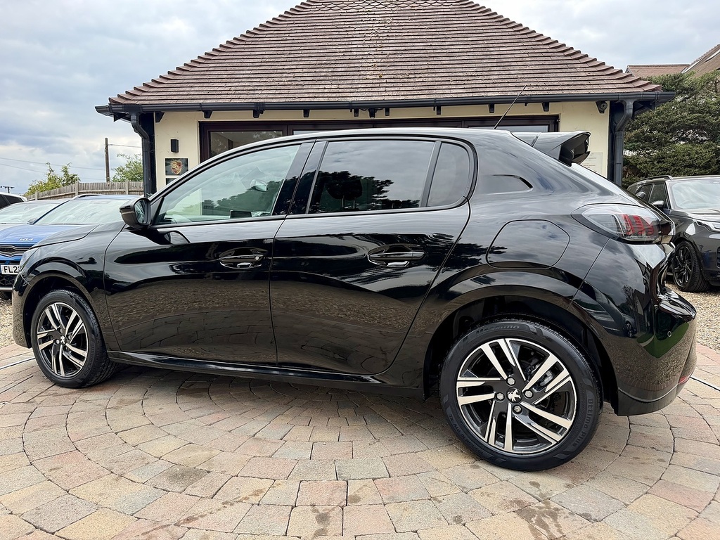 Peugeot 208 Puretech Allure Premium Black #6