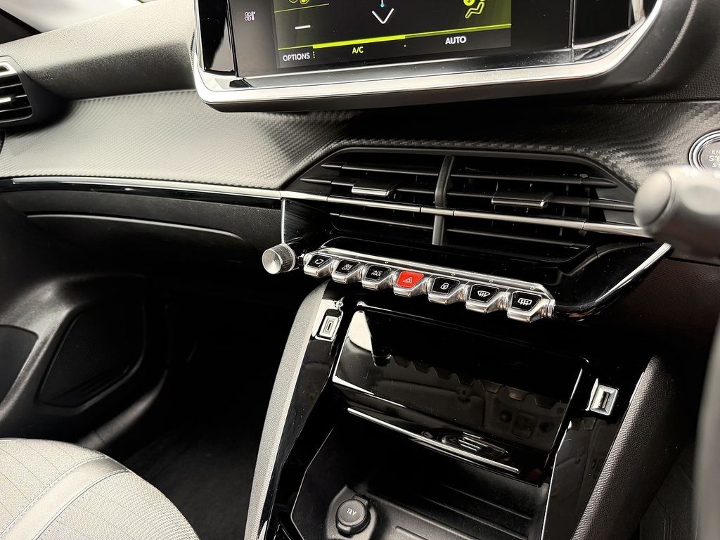 Peugeot 208 1.2 Puretech Active Premium Hatchback White #37