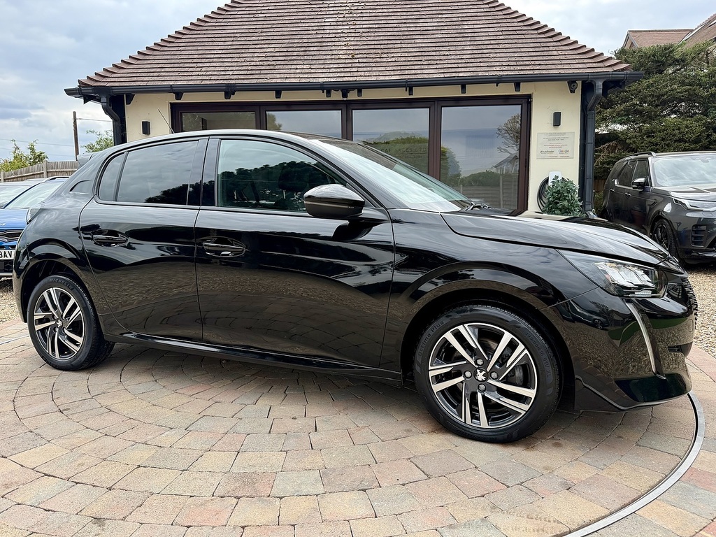 Peugeot 208 Puretech Allure Premium Black #2