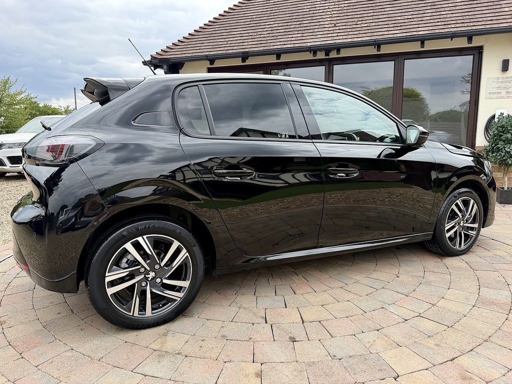 Peugeot 208 1.2 Puretech Active Premium Hatchback White #13