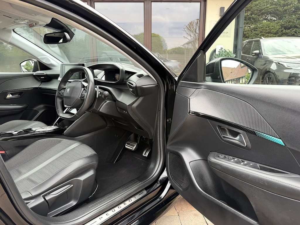 Peugeot 208 1.2 Puretech Active Premium Hatchback White #28