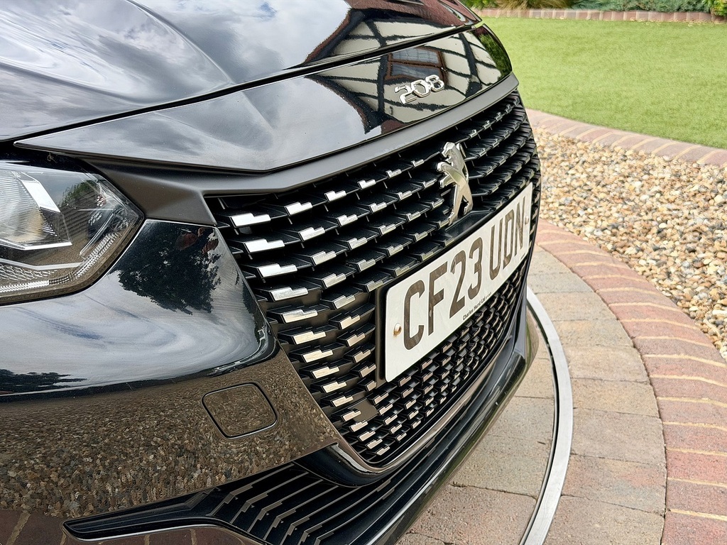 Peugeot 208 Puretech Allure Premium Black #4