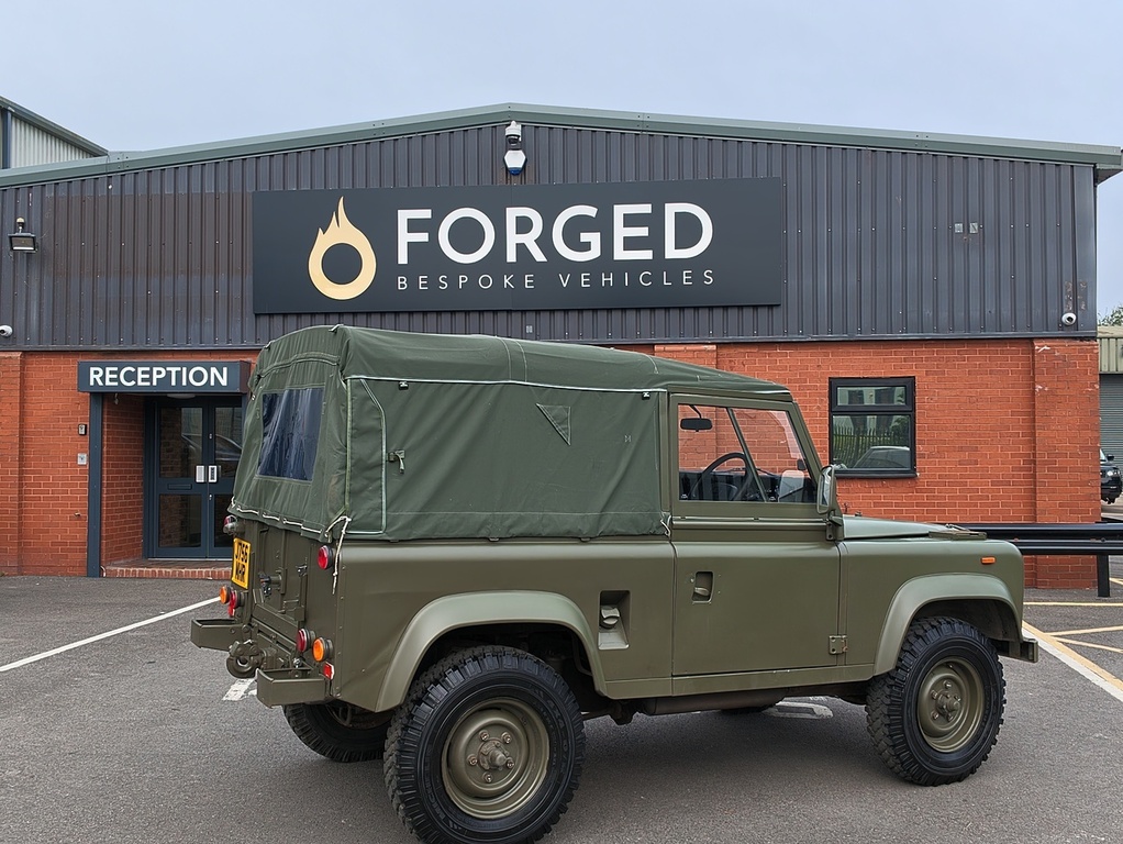 Land Rover Defender 90 Td5 Soft Top Green #4