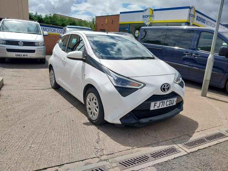 Toyota Aygo Vvt-i X-play Tss FJ71CDU White #2