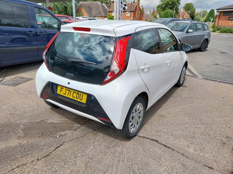 Toyota Aygo Vvt-i X-play Tss FJ71CDU White #5