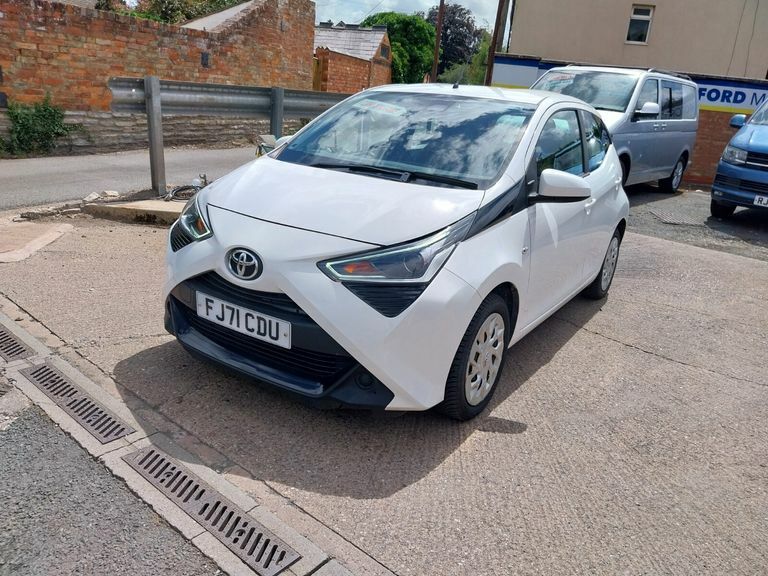 Toyota Aygo Vvt-i X-play Tss FJ71CDU White #3