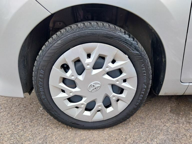 Toyota Aygo Vvt-i X-play Tss Silver #5