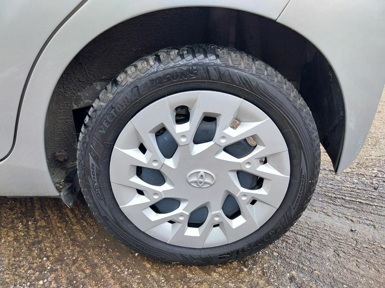 Toyota Aygo Vvt-i X-play Tss Silver #6