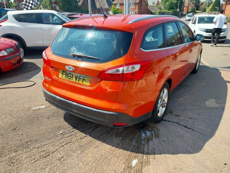 Ford Focus Zetec FN61VFF Red #4