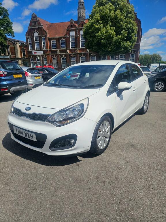 Kia RIO Hatchback 1.25 2 Euro 5 201414 White #3