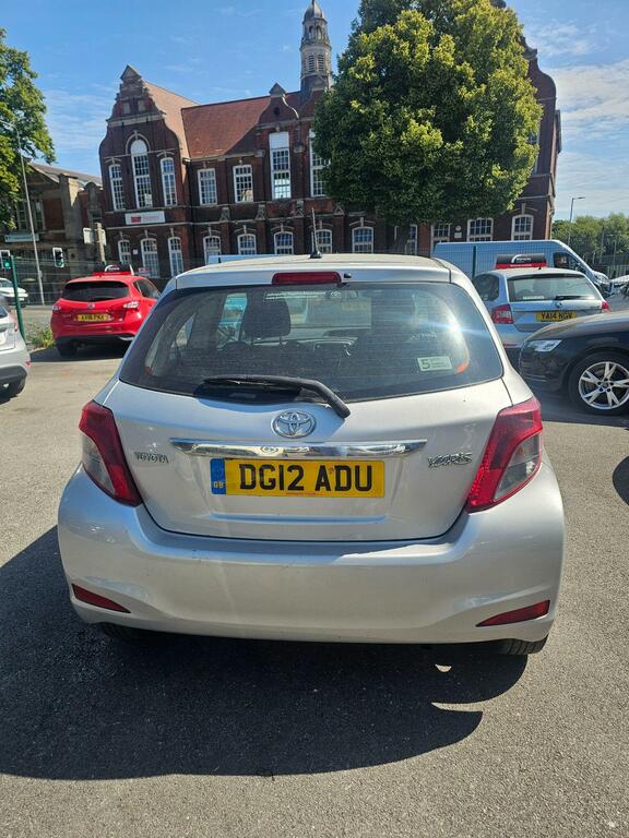 Toyota Yaris Hatchback 1.0 Vvt-i Tr Euro 5 201212 Silver #5