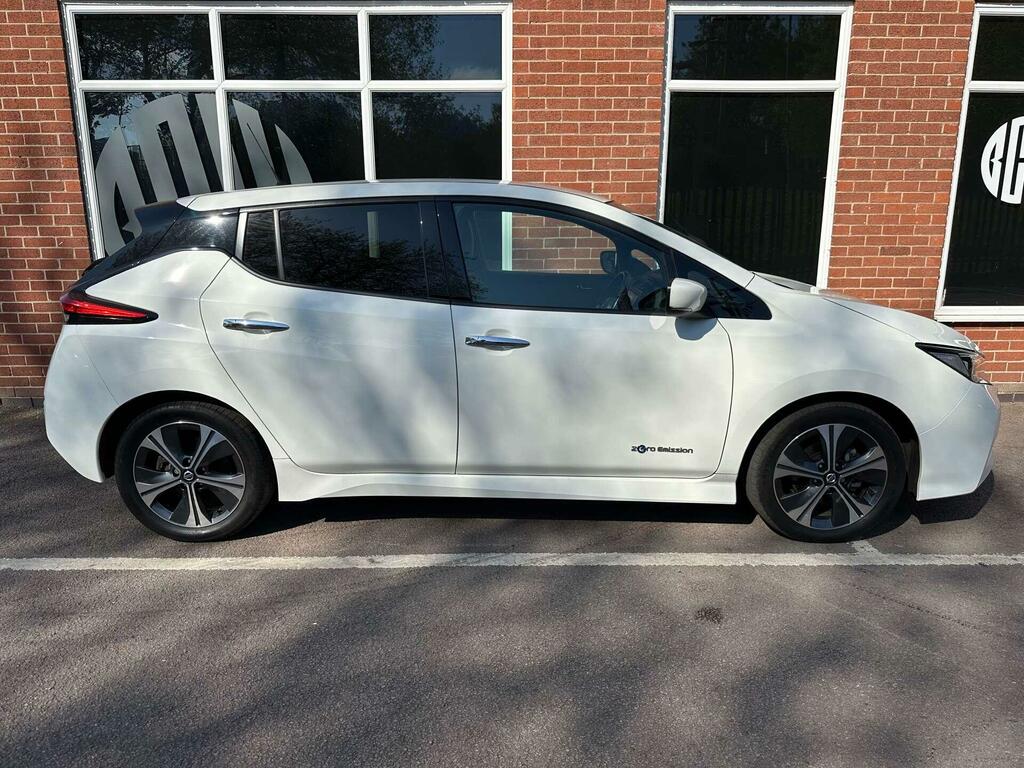 Nissan Leaf 40Kwh Tekna YD21VZX White #2