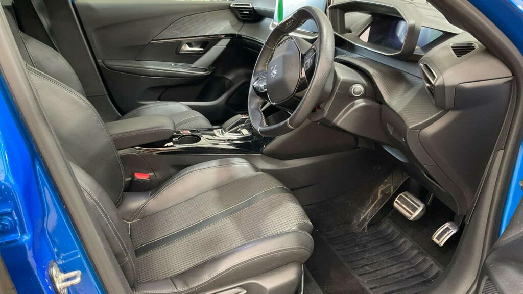 Peugeot e-208 Gt Premium White #9