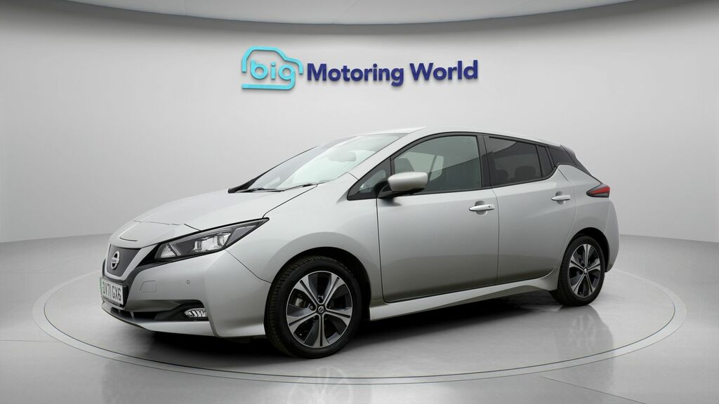 Nissan Leaf Tekna Silver #3