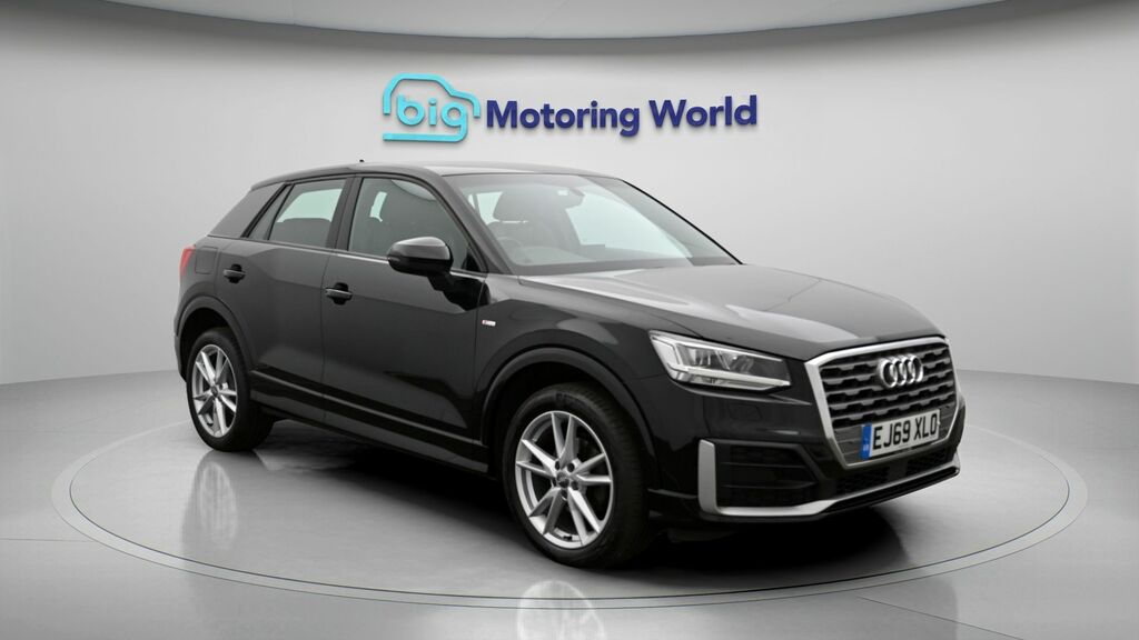 Audi Q2 S Line Black