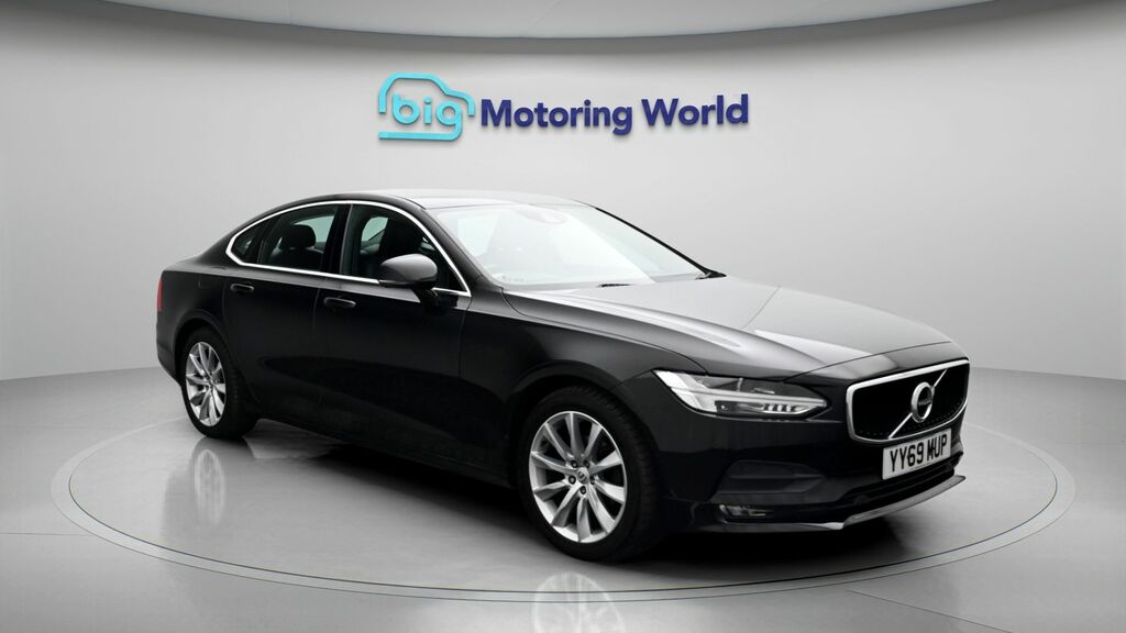 Volvo S90 Momentum Plus Black