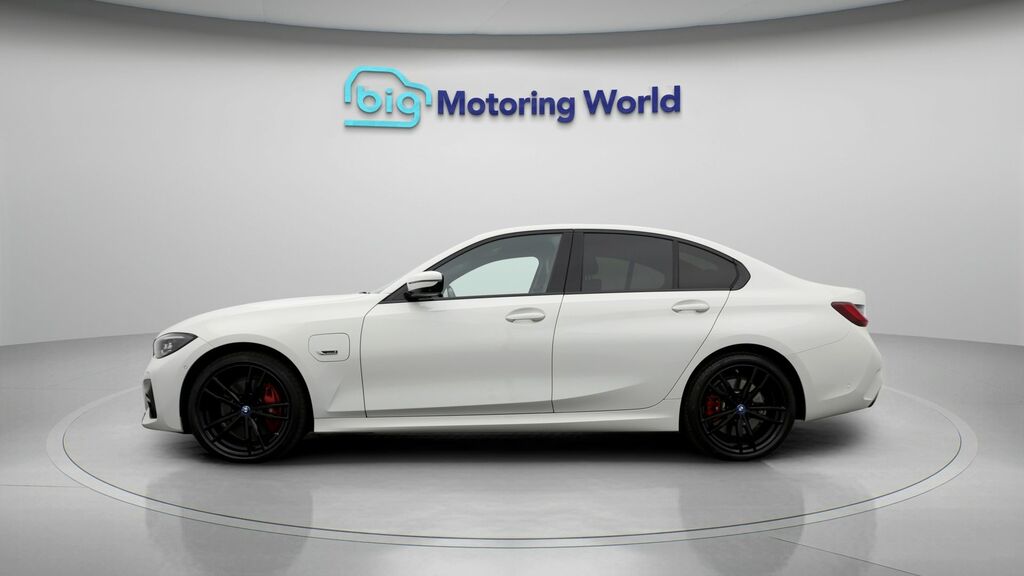 BMW 3 Series M Sport AO22YSU White #4