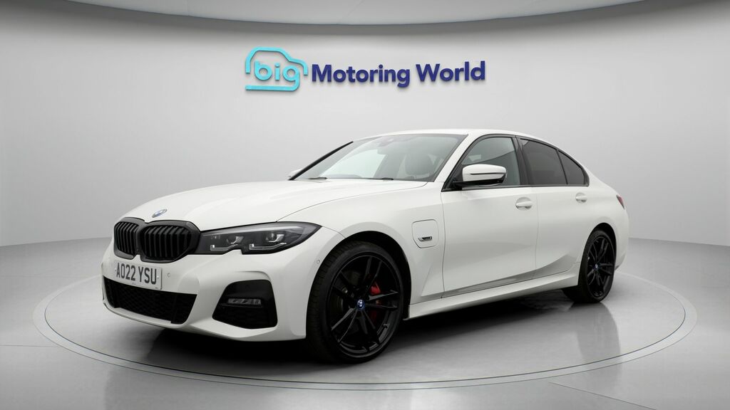 BMW 3 Series M Sport AO22YSU White #3