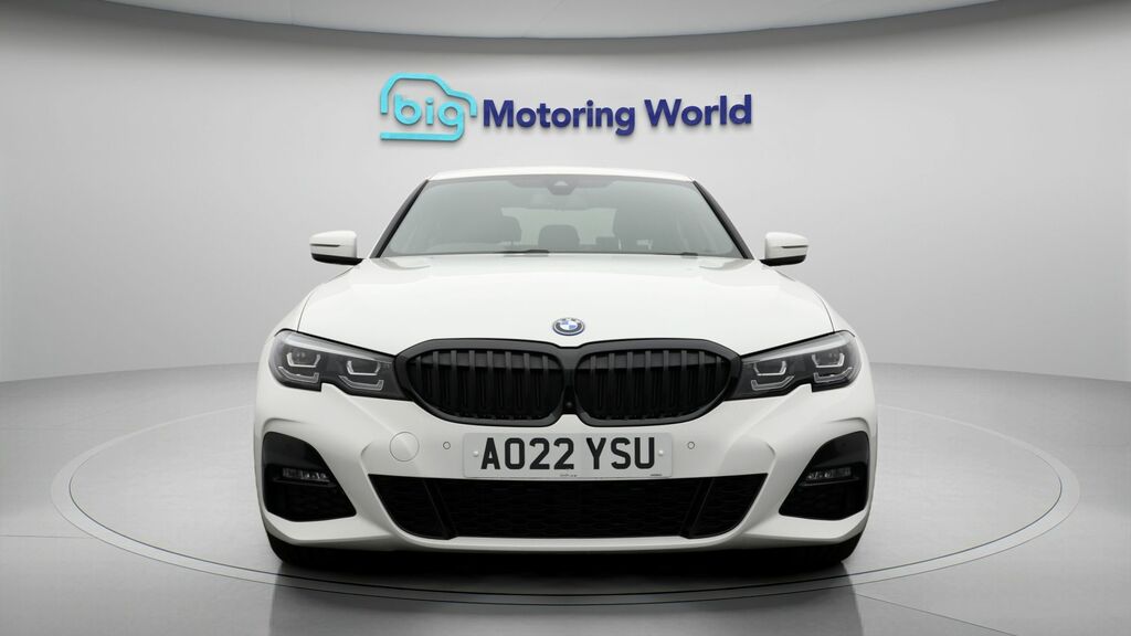 BMW 3 Series M Sport AO22YSU White #2