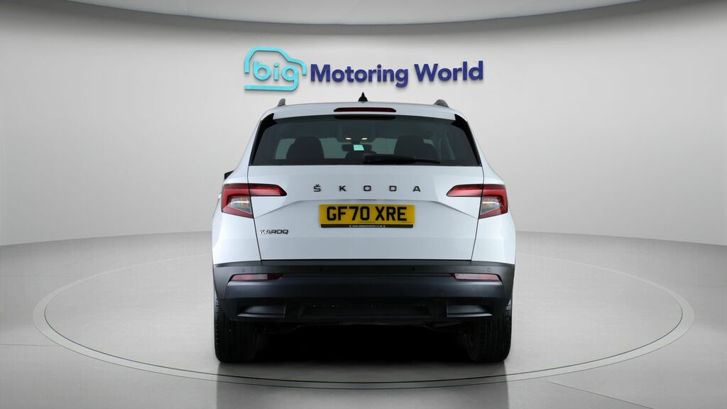 Skoda Karoq Se White #6