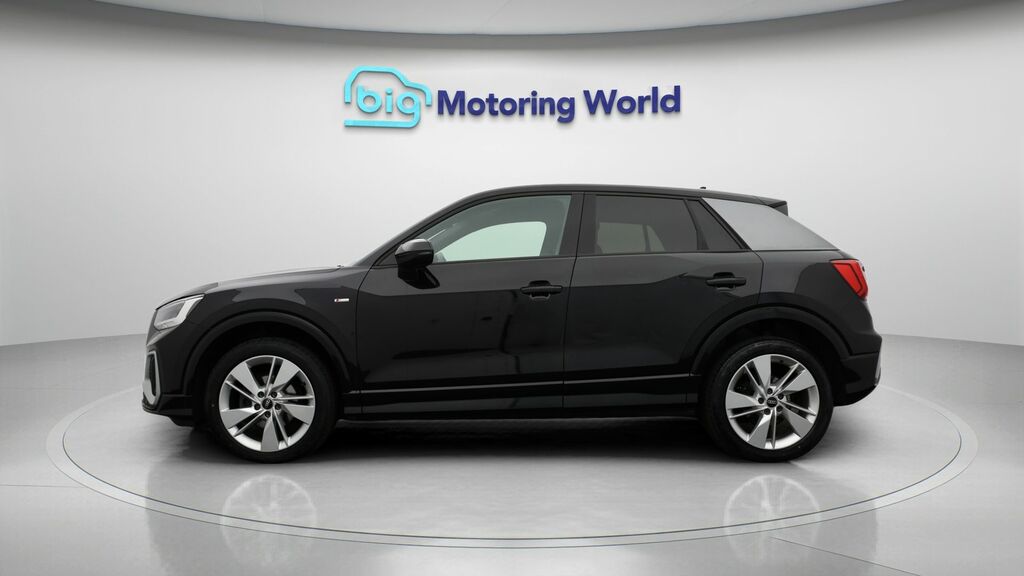 Audi Q2 S Line TU22RNS Black #4
