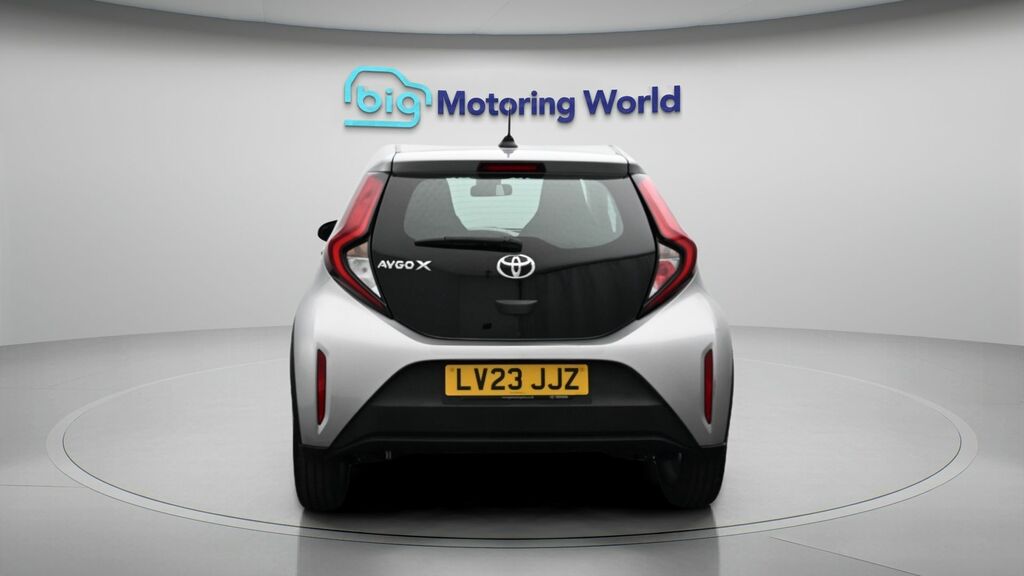 Toyota Aygo X Pure Silver #6