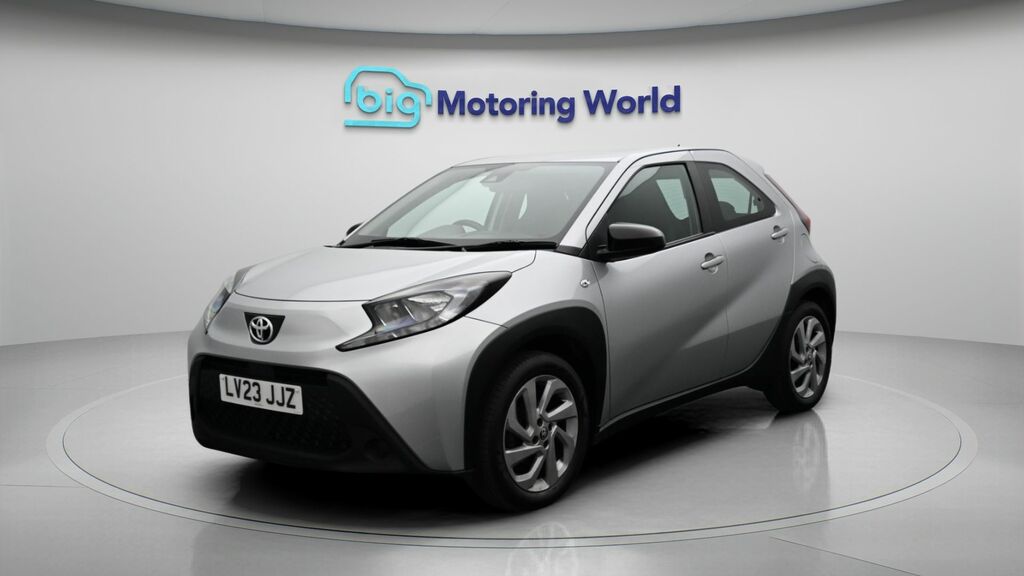 Toyota Aygo X Pure Silver #3