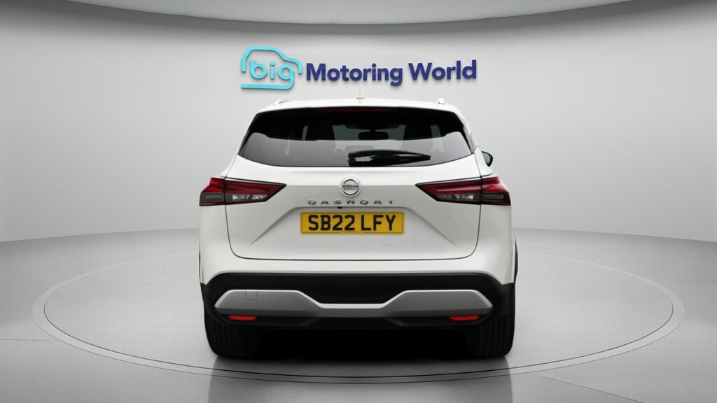 Nissan Qashqai Tekna SB22LFY White #6