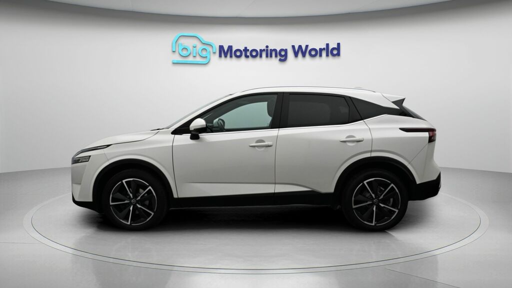 Nissan Qashqai Tekna SB22LFY White #4