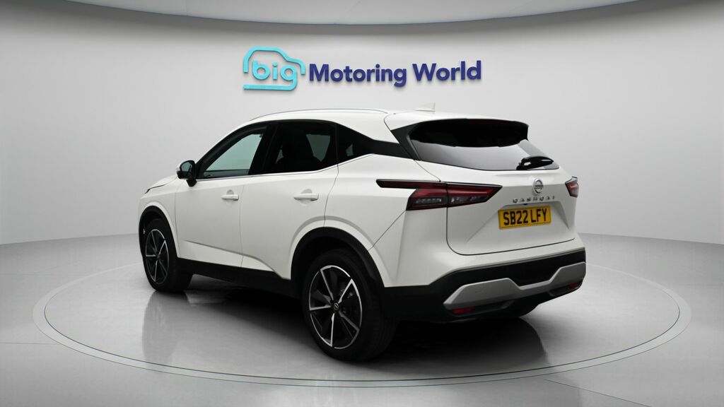 Nissan Qashqai Tekna SB22LFY White #5