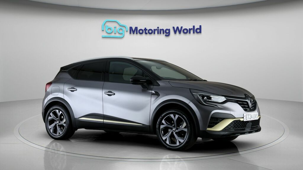 Renault Captur E-tech Engineered Black