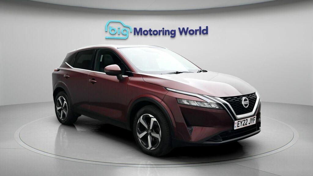 Nissan Qashqai N-connecta EY22JYF Red