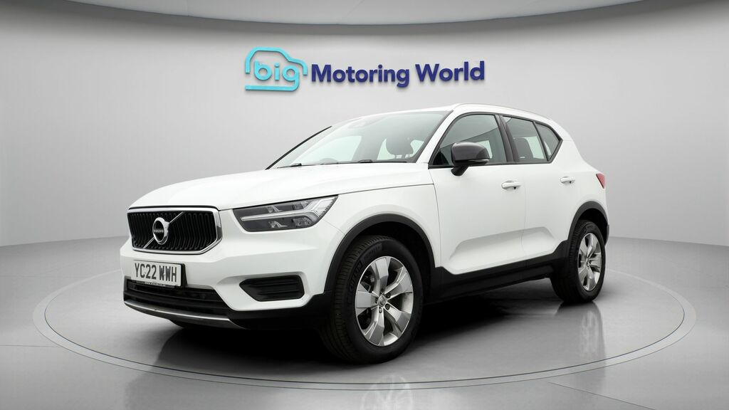 Volvo XC40 Momentum White #3