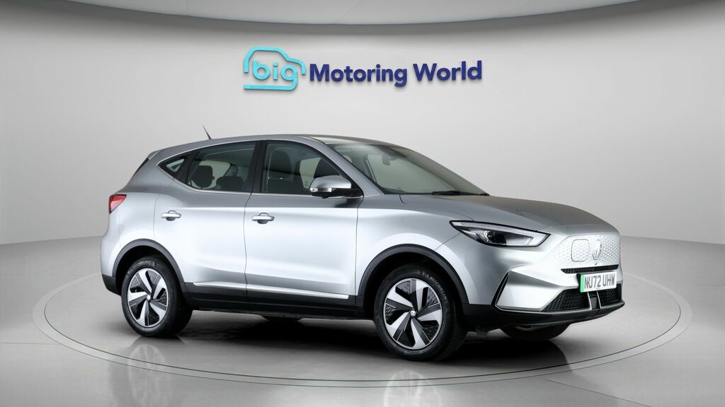 MG ZS Se Long Range Silver