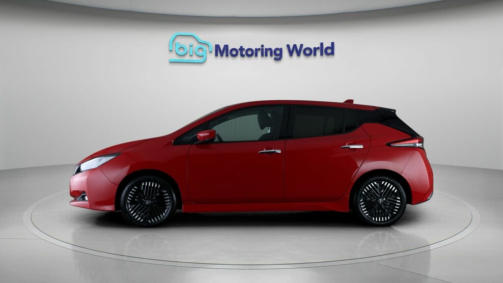 Nissan Leaf N-connecta DN22XLV Red #4