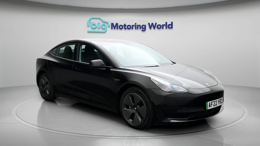 Tesla Model 3 Standard Range Plus AF22YRO Black