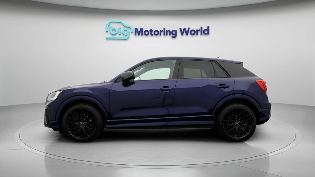 Audi Q2 Black Edition BP70GHG Blue #4