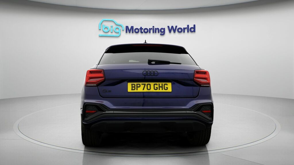 Audi Q2 Black Edition BP70GHG Blue #6