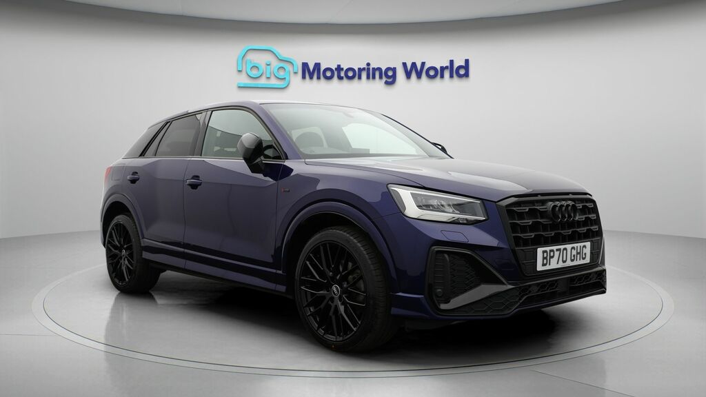 Audi Q2 Black Edition BP70GHG Blue