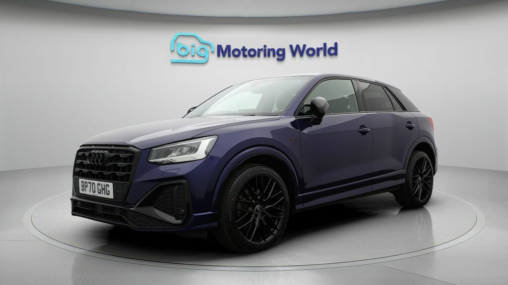 Audi Q2 Black Edition BP70GHG Blue #3