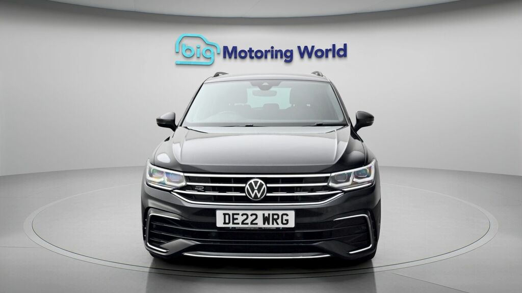 Volkswagen Tiguan R-line DE22WRG Black #2