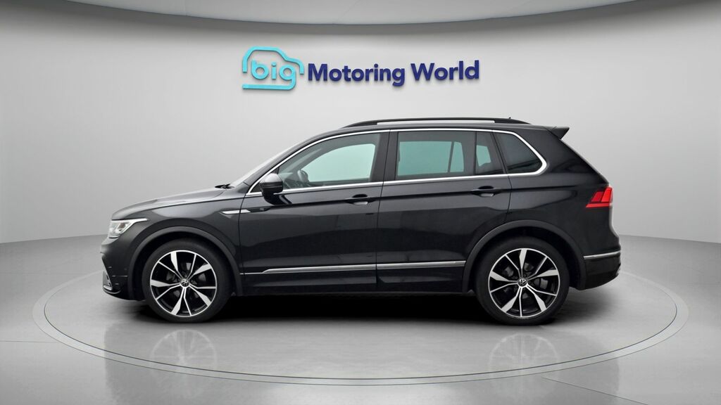 Volkswagen Tiguan R-line DE22WRG Black #4