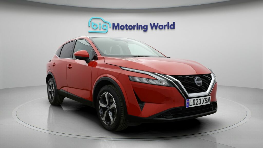 Nissan Qashqai N-connecta Red