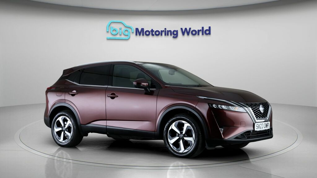Nissan Qashqai N-connecta Red