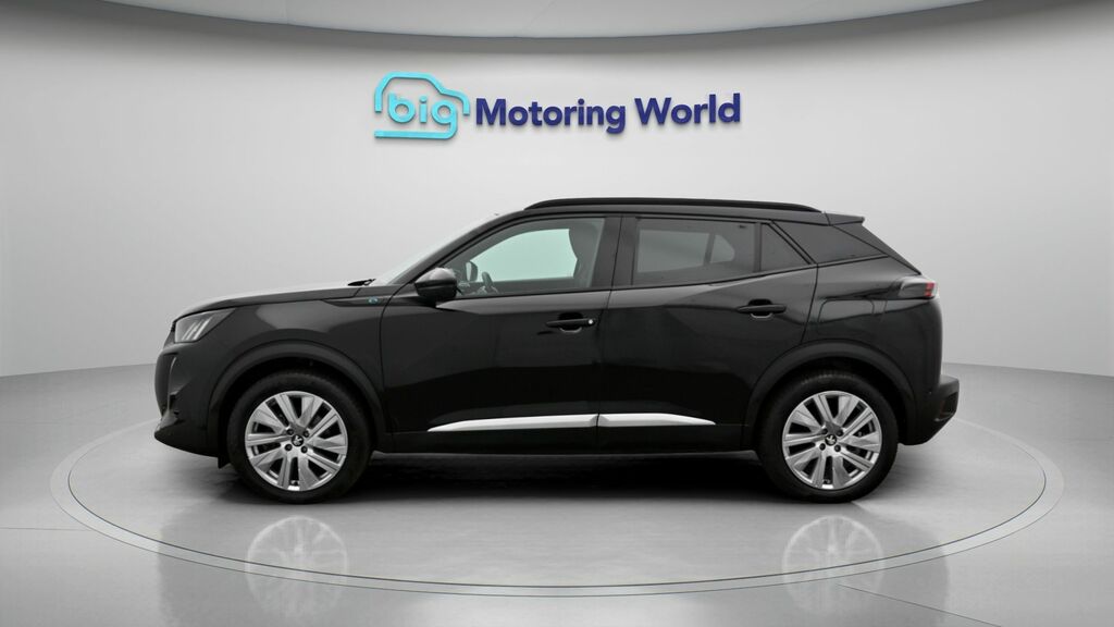Peugeot e-2008 Gt Premium Black #4